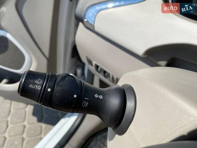 Білий Рено Зое, об'ємом двигуна 0 л та пробігом 91 тис. км за 6940 $, фото 22 на Automoto.ua