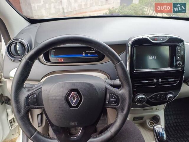 Белый Рено Зое, объемом двигателя 0 л и пробегом 231 тыс. км за 5900 $, фото 16 на Automoto.ua