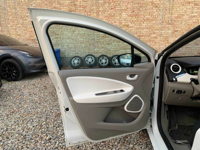 Рено Зое 2015 в Коломые на Automoto.ua Белый Рено Зое, объемом двигателя 0 л и пробегом 90 тыс. км за 6499 $, фото 8 на Automoto.ua