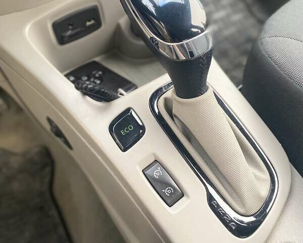 Белый Рено Зое, объемом двигателя 0 л и пробегом 126 тыс. км за 6800 $, фото 10 на Automoto.ua