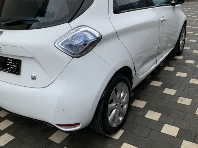 Білий Рено Зое, об'ємом двигуна 0 л та пробігом 68 тис. км за 5800 $, фото 7 на Automoto.ua