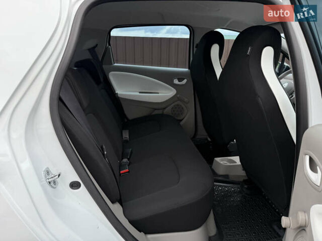 Белый Рено Зое, объемом двигателя 0 л и пробегом 32 тыс. км за 6600 $, фото 22 на Automoto.ua