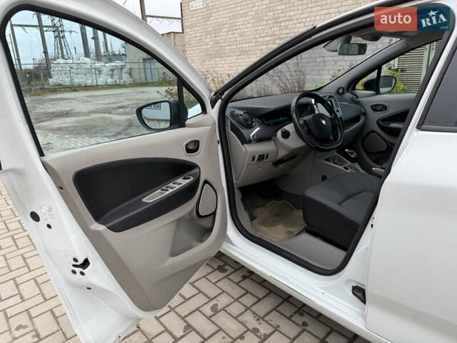 Білий Рено Зое, об'ємом двигуна 0 л та пробігом 154 тис. км за 6350 $, фото 18 на Automoto.ua