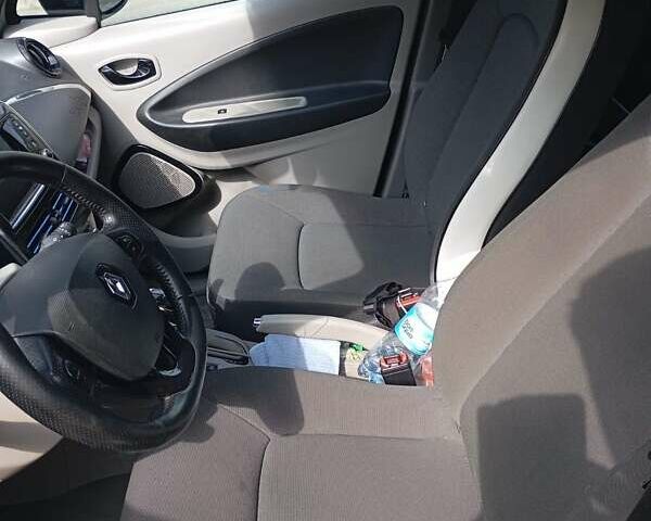 Білий Рено Зое, об'ємом двигуна 0 л та пробігом 180 тис. км за 6500 $, фото 4 на Automoto.ua
