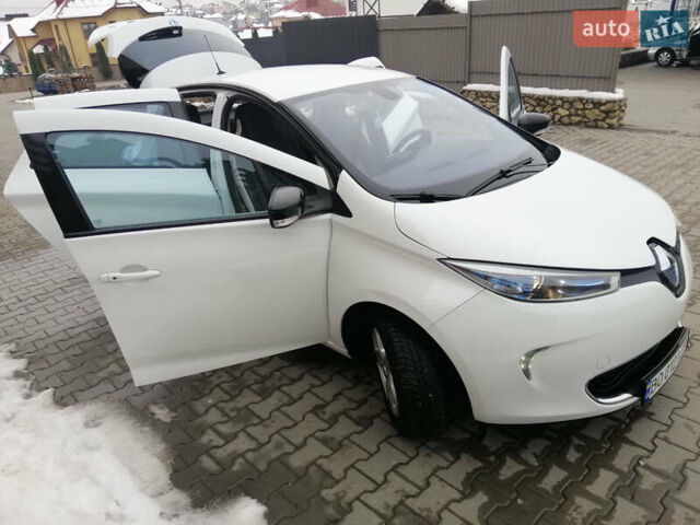 Белый Рено Зое, объемом двигателя 0 л и пробегом 145 тыс. км за 8200 $, фото 1 на Automoto.ua
