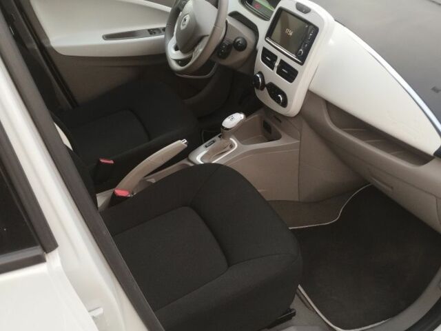 Білий Рено Зое, об'ємом двигуна 0 л та пробігом 15 тис. км за 6700 $, фото 12 на Automoto.ua