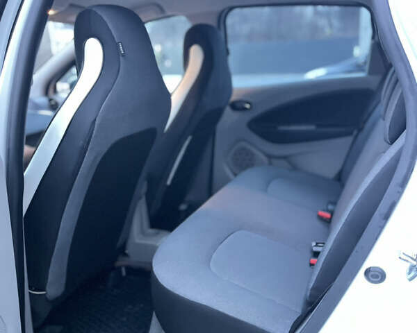 Белый Рено Зое, объемом двигателя 0 л и пробегом 159 тыс. км за 7600 $, фото 14 на Automoto.ua