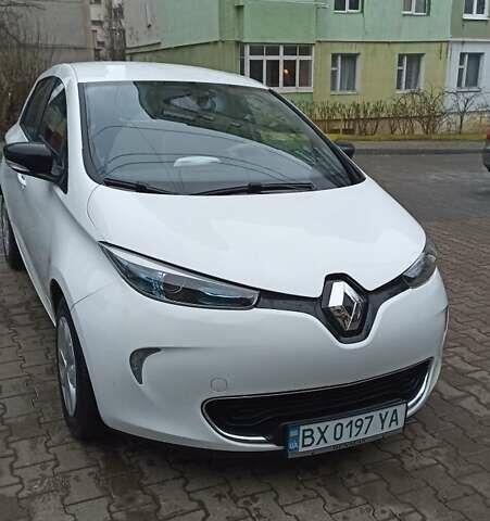 Белый Рено Зое, объемом двигателя 0 л и пробегом 120 тыс. км за 6600 $, фото 1 на Automoto.ua
