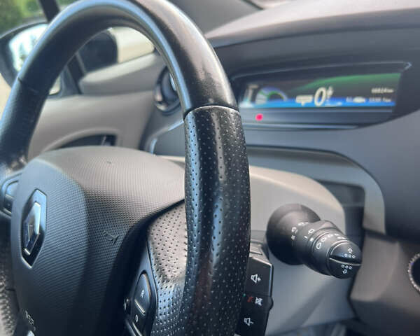 Білий Рено Зое, об'ємом двигуна 0 л та пробігом 98 тис. км за 7200 $, фото 12 на Automoto.ua