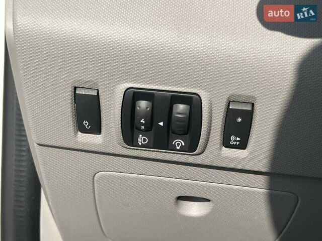Белый Рено Зое, объемом двигателя 0 л и пробегом 195 тыс. км за 5999 $, фото 28 на Automoto.ua