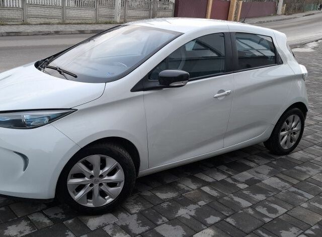 Белый Рено Зое, объемом двигателя 0 л и пробегом 106 тыс. км за 6300 $, фото 1 на Automoto.ua
