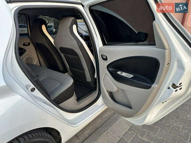 Білий Рено Зое, об'ємом двигуна 0 л та пробігом 127 тис. км за 5800 $, фото 12 на Automoto.ua