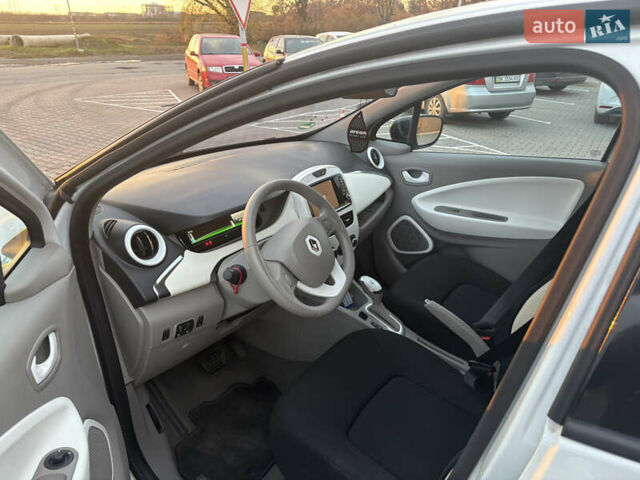 Белый Рено Зое, объемом двигателя 0 л и пробегом 94 тыс. км за 6200 $, фото 9 на Automoto.ua