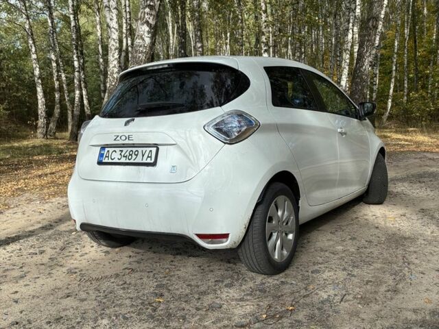 Белый Рено Зое, объемом двигателя 0 л и пробегом 139 тыс. км за 5215 $, фото 3 на Automoto.ua