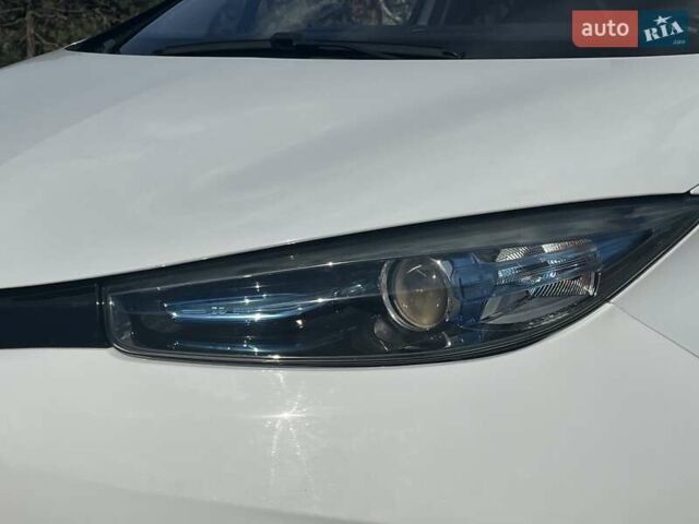 Белый Рено Зое, объемом двигателя 0 л и пробегом 195 тыс. км за 6999 $, фото 7 на Automoto.ua