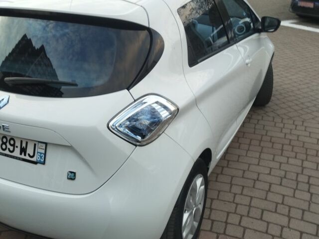 Білий Рено Зое, об'ємом двигуна 0 л та пробігом 15 тис. км за 6700 $, фото 4 на Automoto.ua