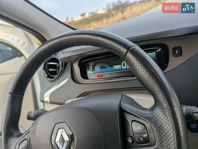 Белый Рено Зое, объемом двигателя 0 л и пробегом 85 тыс. км за 6900 $, фото 31 на Automoto.ua