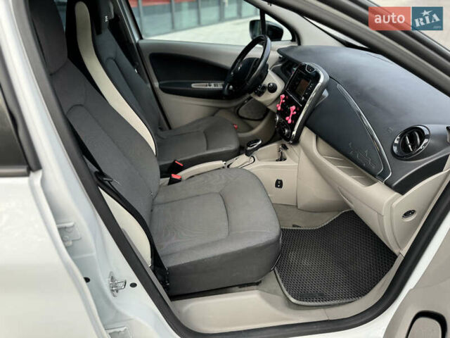 Білий Рено Зое, об'ємом двигуна 0 л та пробігом 127 тис. км за 6799 $, фото 24 на Automoto.ua