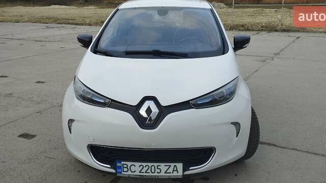 Белый Рено Зое, объемом двигателя 0 л и пробегом 94 тыс. км за 7600 $, фото 1 на Automoto.ua