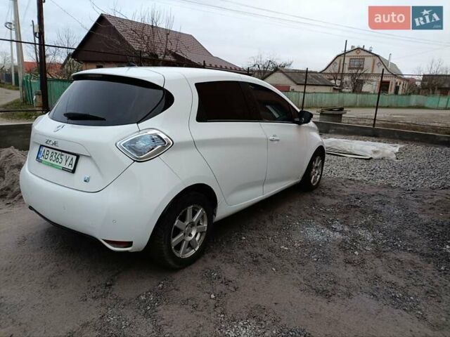 Белый Рено Зое, объемом двигателя 0 л и пробегом 240 тыс. км за 5999 $, фото 8 на Automoto.ua