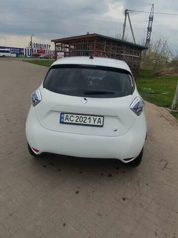 Белый Рено Зое, объемом двигателя 0 л и пробегом 192 тыс. км за 6300 $, фото 3 на Automoto.ua