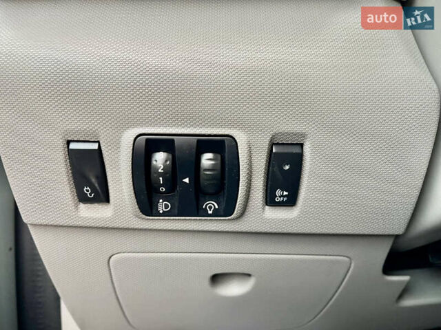 Белый Рено Зое, объемом двигателя 0 л и пробегом 124 тыс. км за 7000 $, фото 27 на Automoto.ua