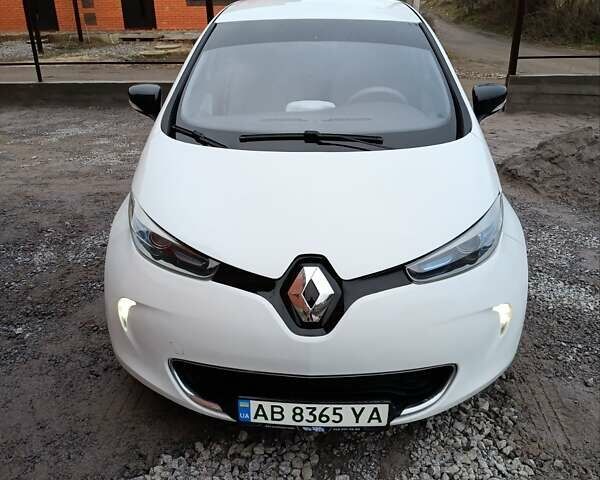 Белый Рено Зое, объемом двигателя 0 л и пробегом 240 тыс. км за 5999 $, фото 13 на Automoto.ua