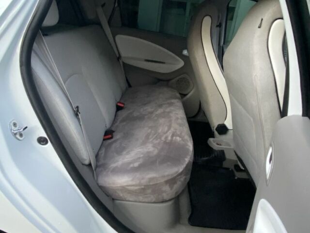 Белый Рено Зое, объемом двигателя 0 л и пробегом 159 тыс. км за 7550 $, фото 9 на Automoto.ua