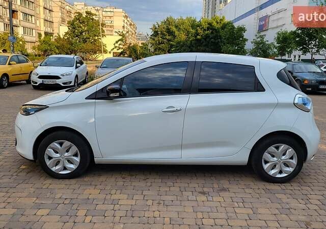 Белый Рено Зое, объемом двигателя 0 л и пробегом 205 тыс. км за 9600 $, фото 8 на Automoto.ua