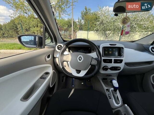 Белый Рено Зое, объемом двигателя 0 л и пробегом 195 тыс. км за 5999 $, фото 26 на Automoto.ua