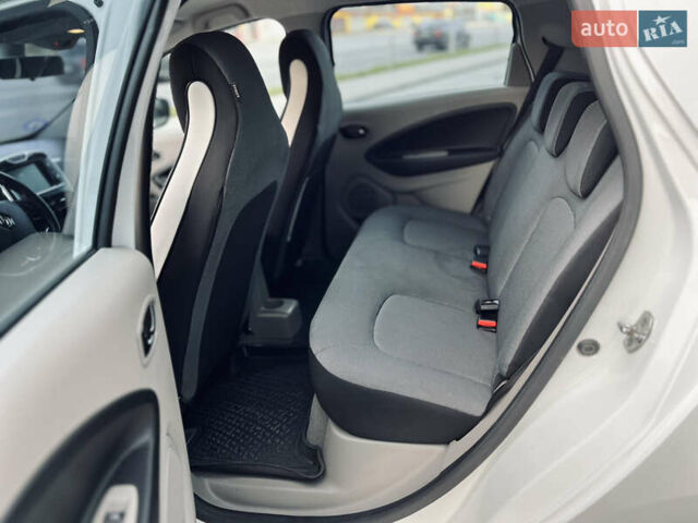 Білий Рено Зое, об'ємом двигуна 0 л та пробігом 160 тис. км за 7500 $, фото 30 на Automoto.ua