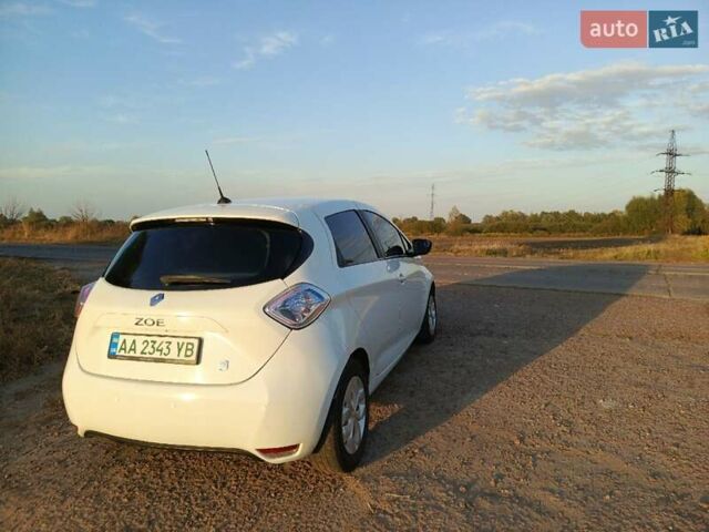 Белый Рено Зое, объемом двигателя 0 л и пробегом 150 тыс. км за 6400 $, фото 11 на Automoto.ua