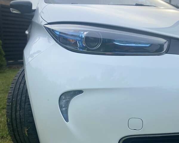 Белый Рено Зое, объемом двигателя 0 л и пробегом 126 тыс. км за 6800 $, фото 8 на Automoto.ua
