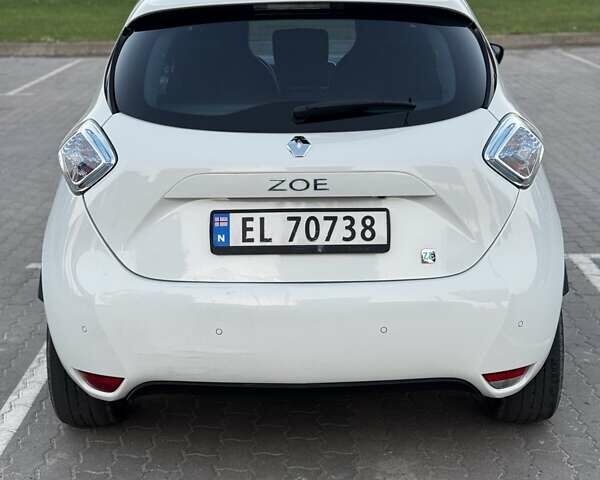 Білий Рено Зое, об'ємом двигуна 0 л та пробігом 98 тис. км за 6800 $, фото 5 на Automoto.ua