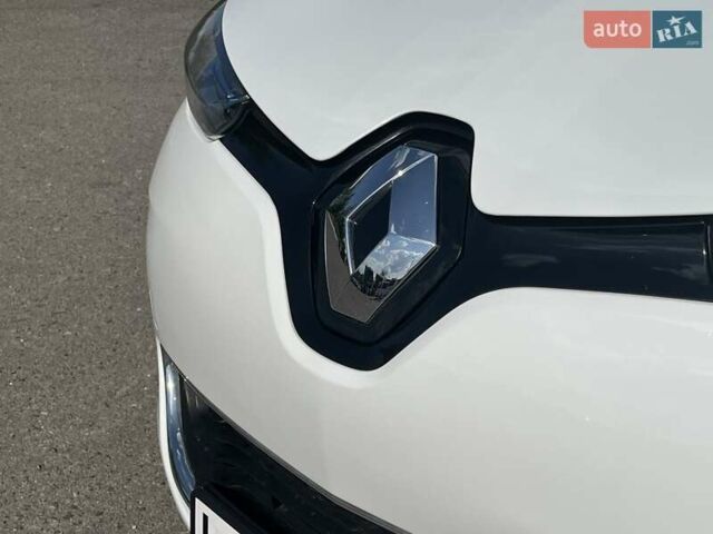 Белый Рено Зое, объемом двигателя 0 л и пробегом 195 тыс. км за 5999 $, фото 4 на Automoto.ua