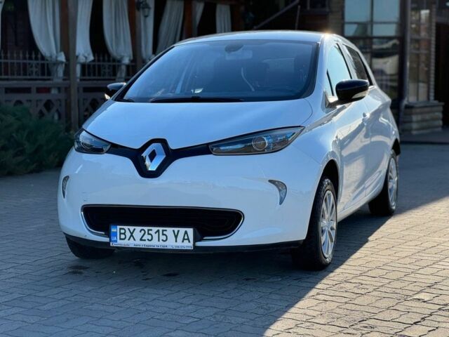 Белый Рено Зое, объемом двигателя 0 л и пробегом 98 тыс. км за 5250 $, фото 3 на Automoto.ua
