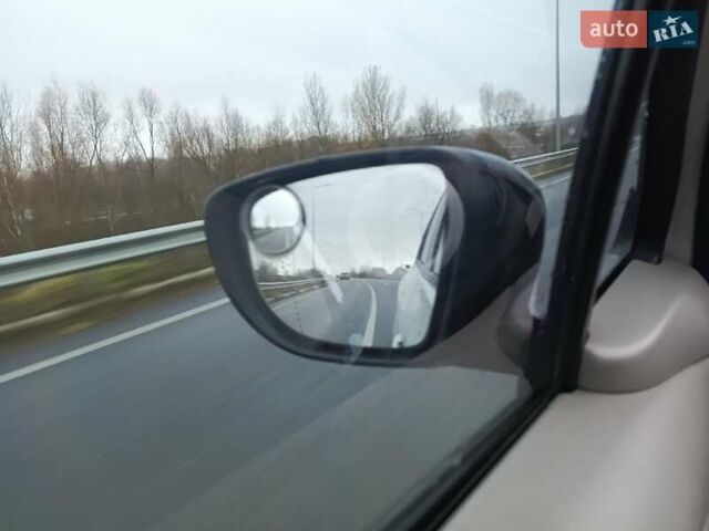 Білий Рено Зое, об'ємом двигуна 0 л та пробігом 153 тис. км за 6600 $, фото 12 на Automoto.ua