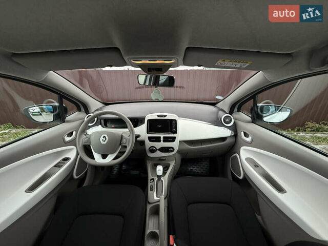 Белый Рено Зое, объемом двигателя 0 л и пробегом 32 тыс. км за 6600 $, фото 32 на Automoto.ua