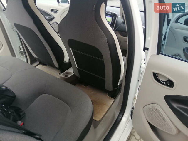 Белый Рено Зое, объемом двигателя 0 л и пробегом 145 тыс. км за 8200 $, фото 20 на Automoto.ua
