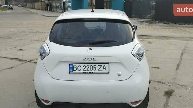 Белый Рено Зое, объемом двигателя 0 л и пробегом 94 тыс. км за 7600 $, фото 3 на Automoto.ua