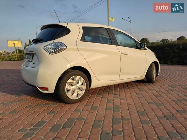 Белый Рено Зое, объемом двигателя 0 л и пробегом 100 тыс. км за 11999 $, фото 9 на Automoto.ua