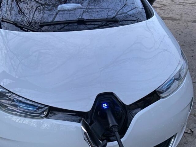 Белый Рено Зое, объемом двигателя 0 л и пробегом 159 тыс. км за 7550 $, фото 2 на Automoto.ua