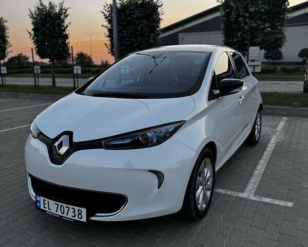 Белый Рено Зое, объемом двигателя 0 л и пробегом 98 тыс. км за 6700 $, фото 1 на Automoto.ua