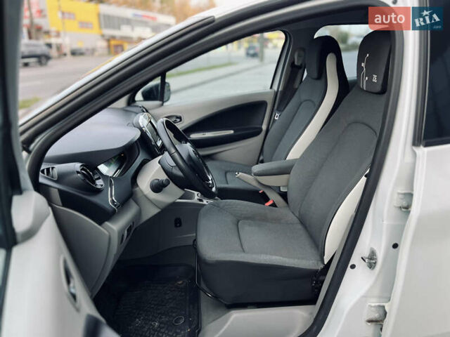 Білий Рено Зое, об'ємом двигуна 0 л та пробігом 160 тис. км за 7500 $, фото 23 на Automoto.ua