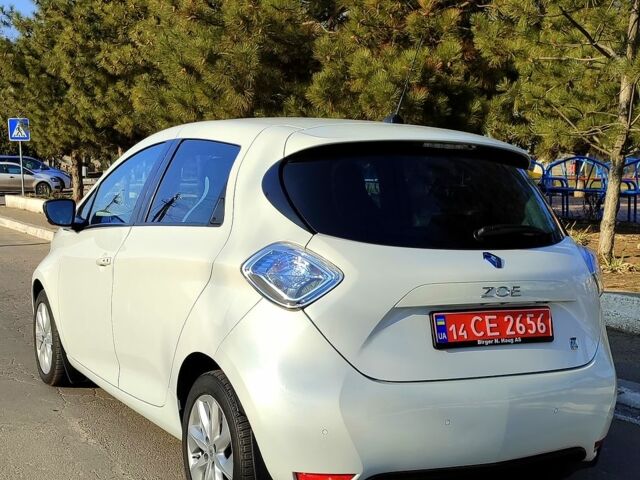 Белый Рено Зое, объемом двигателя 65 л и пробегом 110 тыс. км за 6200 $, фото 5 на Automoto.ua