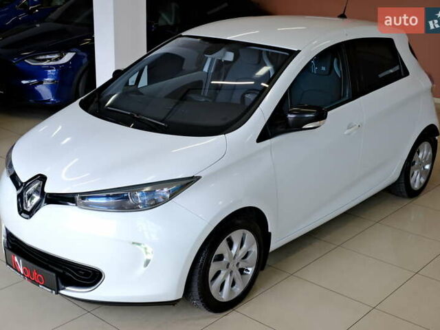 Белый Рено Зое, объемом двигателя 0 л и пробегом 109 тыс. км за 7500 $, фото 3 на Automoto.ua