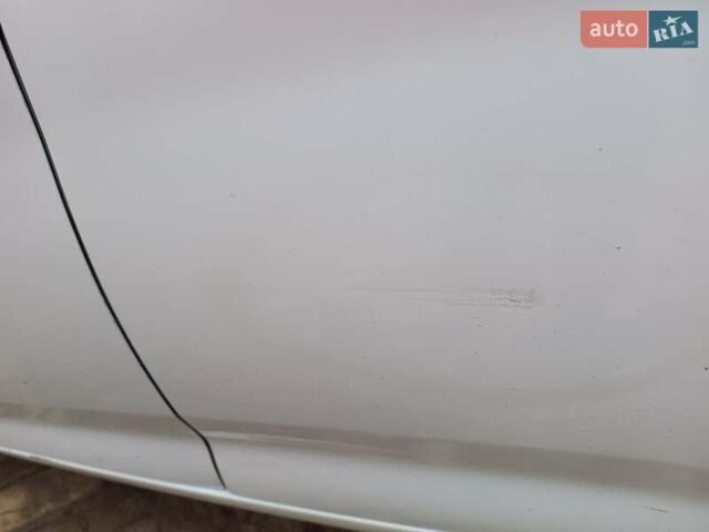 Белый Рено Зое, объемом двигателя 0 л и пробегом 231 тыс. км за 5900 $, фото 10 на Automoto.ua