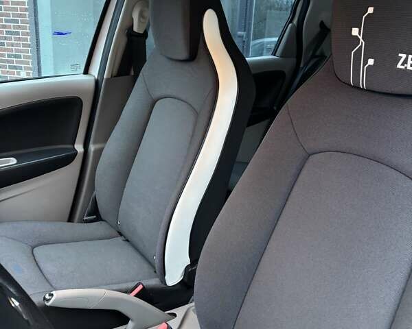 Білий Рено Зое, об'ємом двигуна 0 л та пробігом 124 тис. км за 6900 $, фото 10 на Automoto.ua