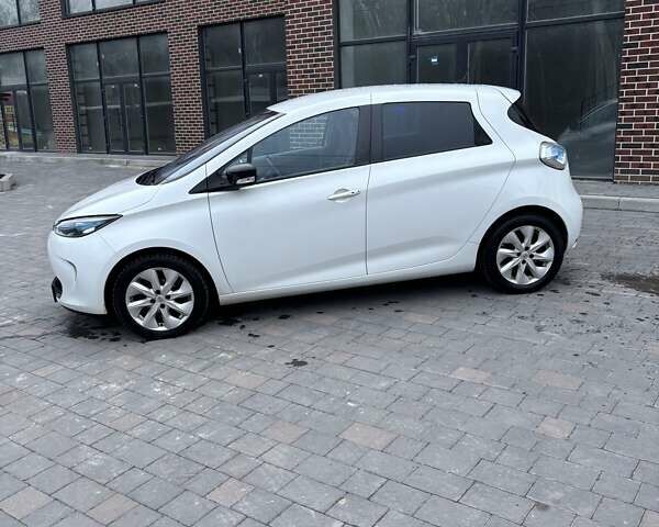 Білий Рено Зое, об'ємом двигуна 0 л та пробігом 124 тис. км за 6900 $, фото 2 на Automoto.ua