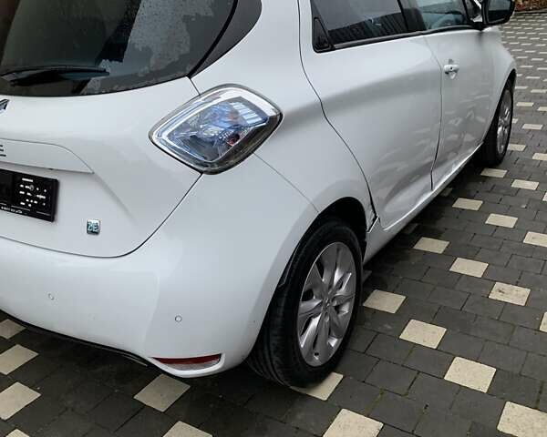 Білий Рено Зое, об'ємом двигуна 0 л та пробігом 68 тис. км за 5800 $, фото 7 на Automoto.ua